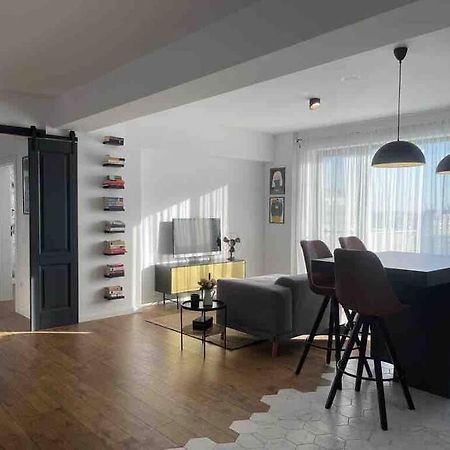 Modern 2-Bedroom Apartment In New Residence Craiova Exterior foto