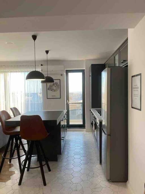 Modern 2-Bedroom Apartment In New Residence Craiova Exterior foto